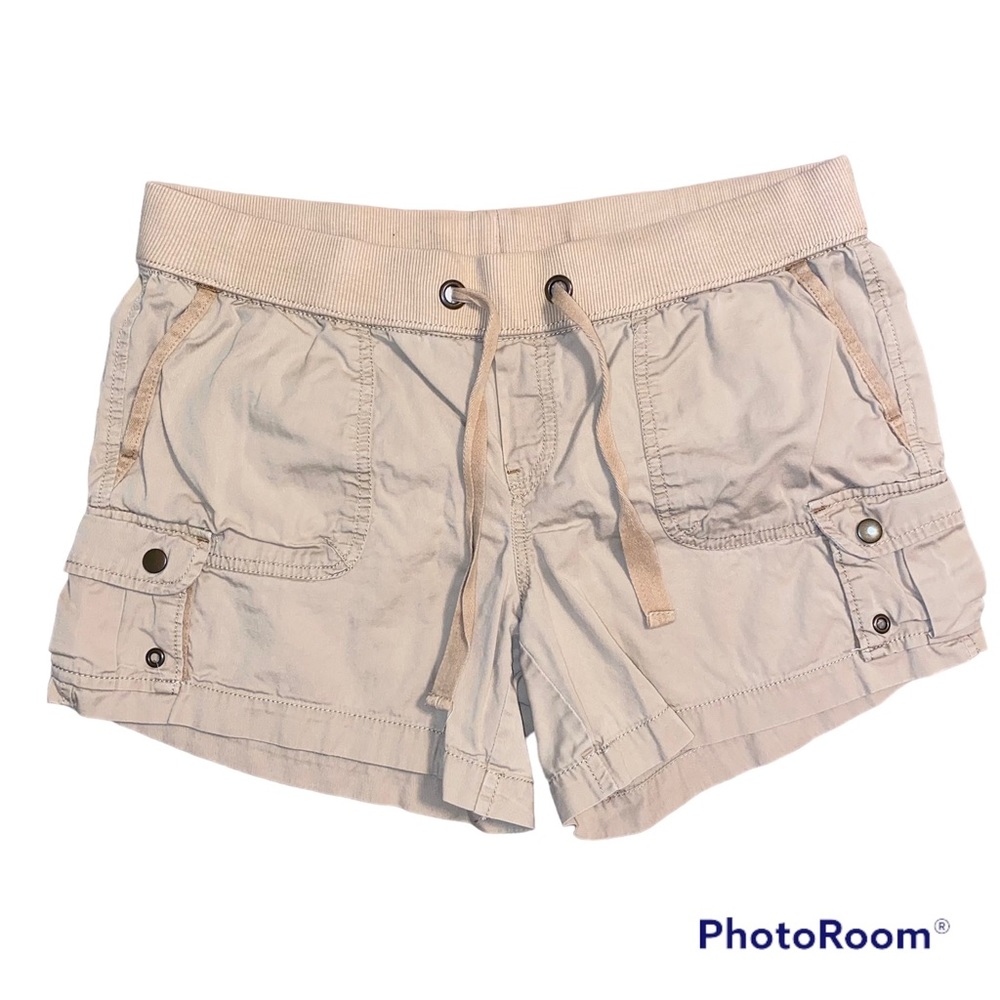 Old Navy Women Brown Cargo Shorts. Medium. Low rise